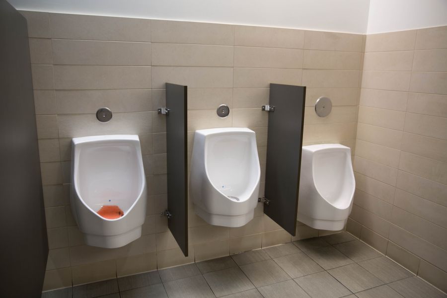 Separadores fenólicos para urinarios